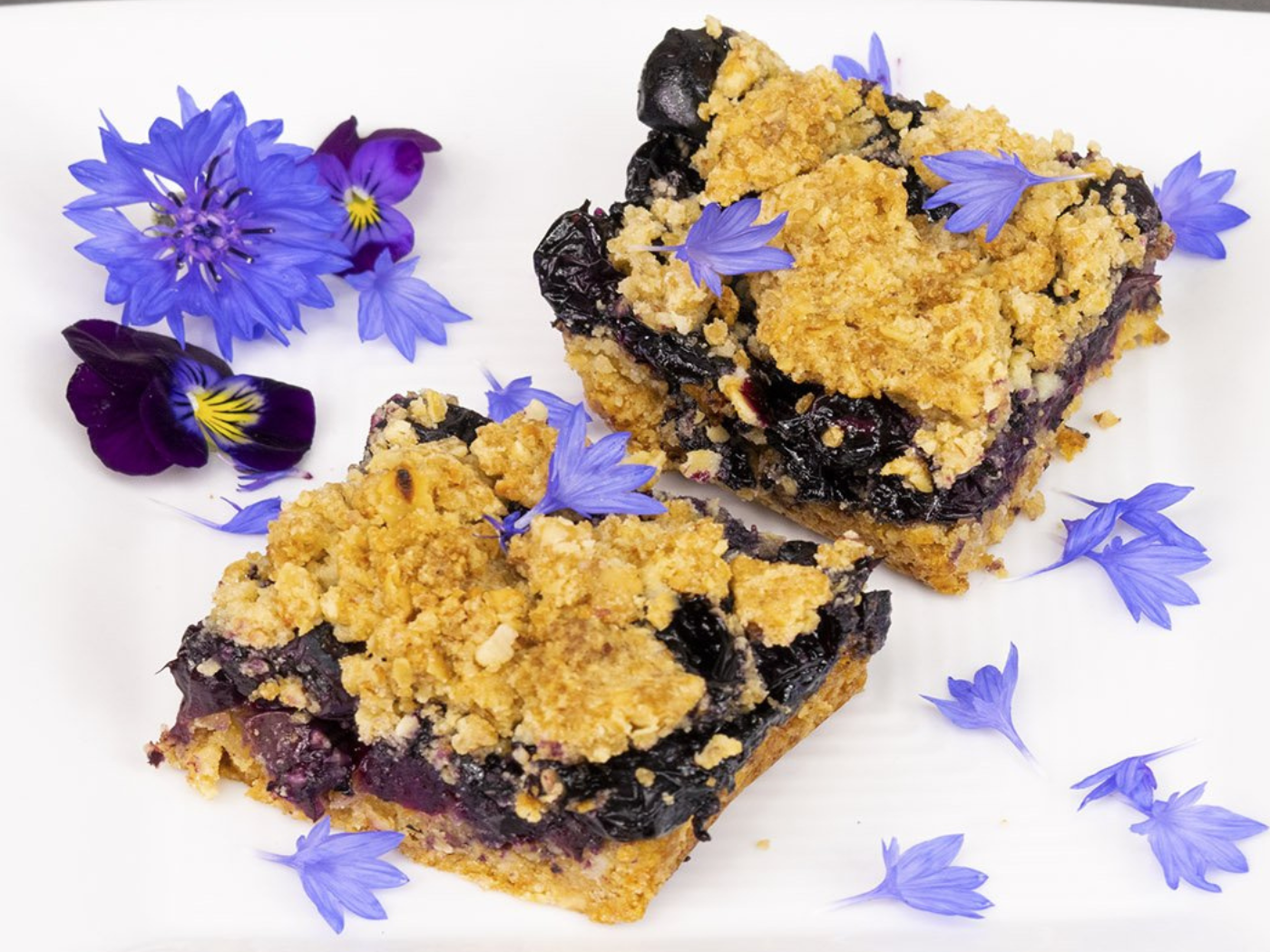 Layered Blueberry-Oat-Almond Crumble